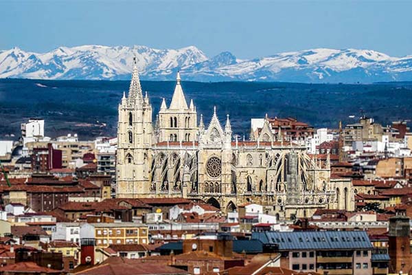 León cityscape